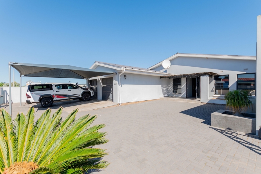 4 Bedroom Property for Sale in Laaiplek Western Cape
